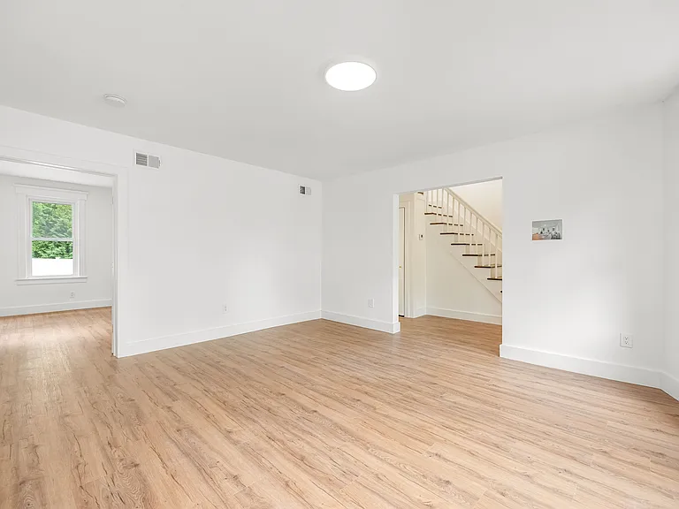 16 Clarke St — Photo 15