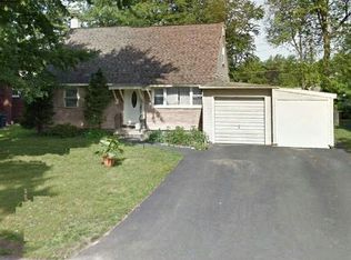 10 Rachlin Ln, Loudonville, NY 12211