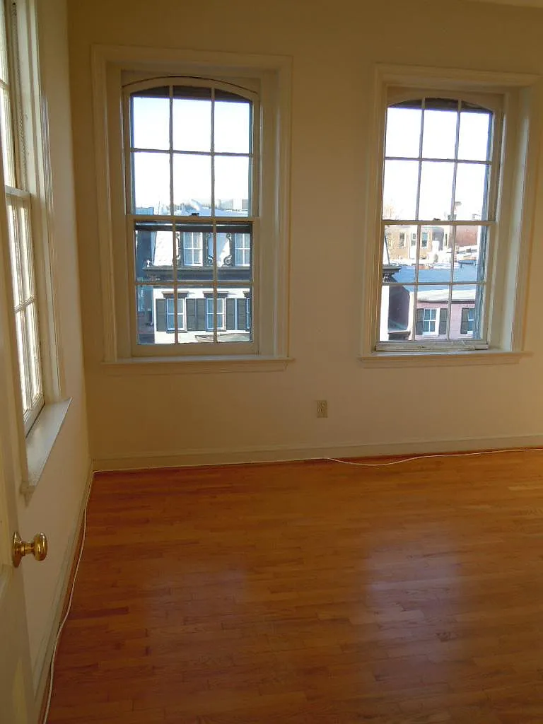 2 bed, 1.5 bath, 1000 sqft, $3,095 — Photo 2