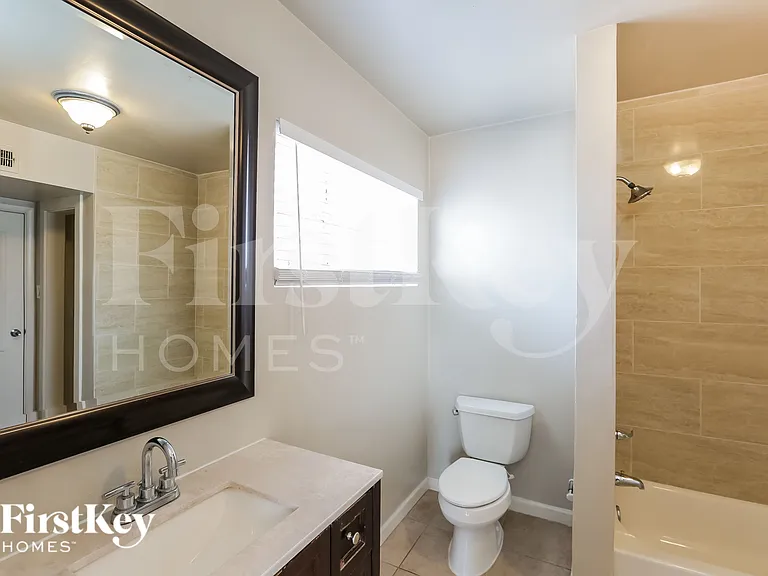 1822 N 21st Pl — Photo 13