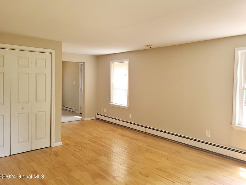 5th image of 428 Manchester Road
