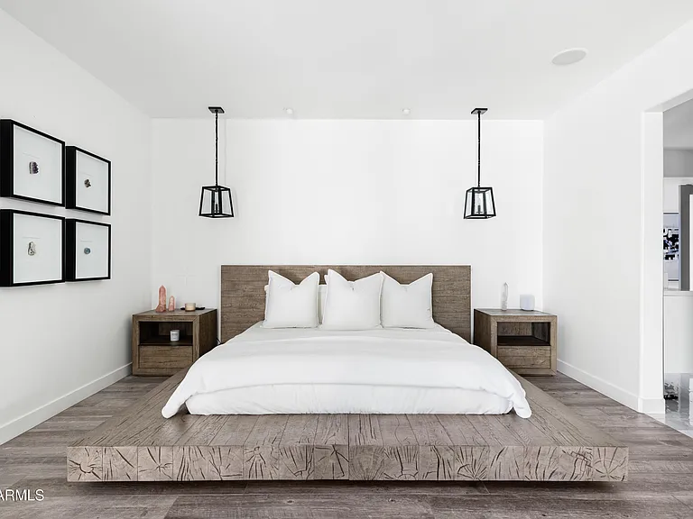 10011 E Windrose Dr — Photo 11