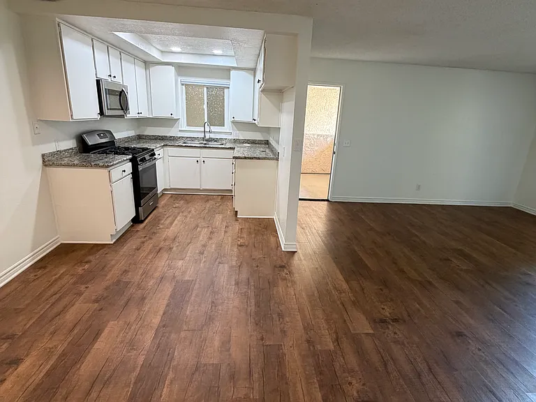 Rancho Vista Apartments — Photo 3