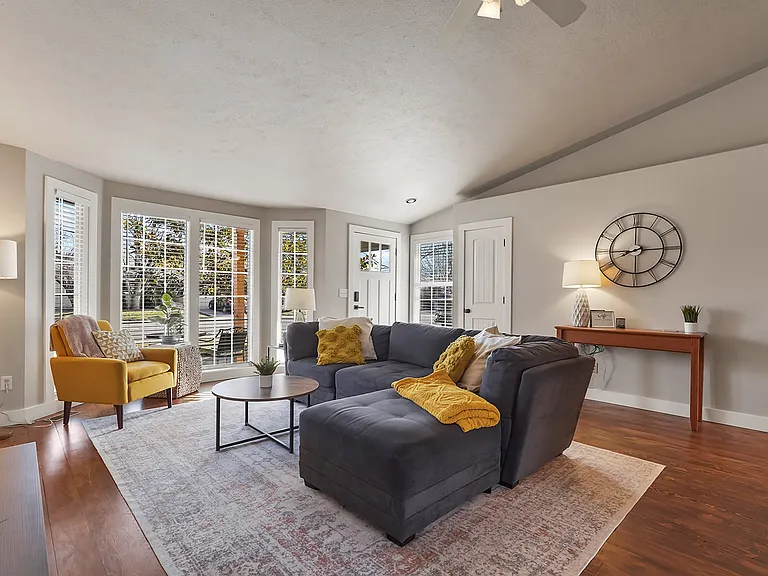 6871 N Fairfax Ave — Photo 19