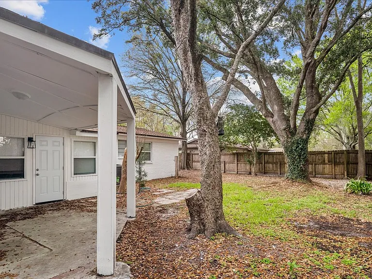 1683 Morningside Dr — Photo 8