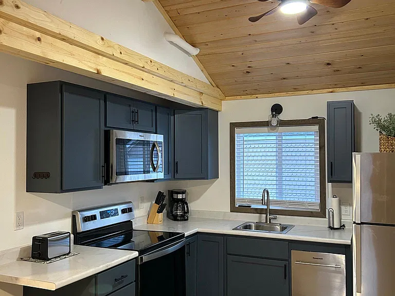 1006 Irvine Ave NW — Photo 2
