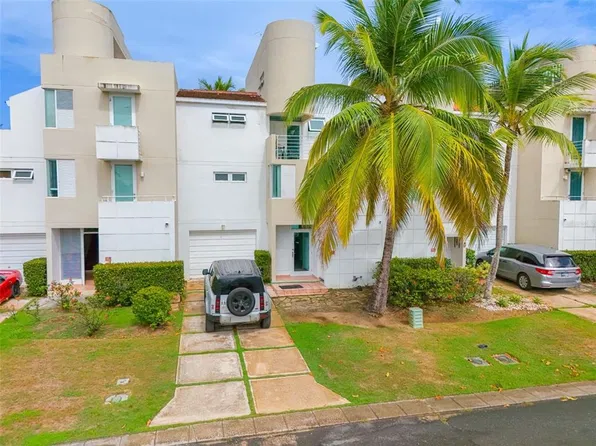39 VILLAS DE GOLF ESTE #39, DORADO, PR 00646