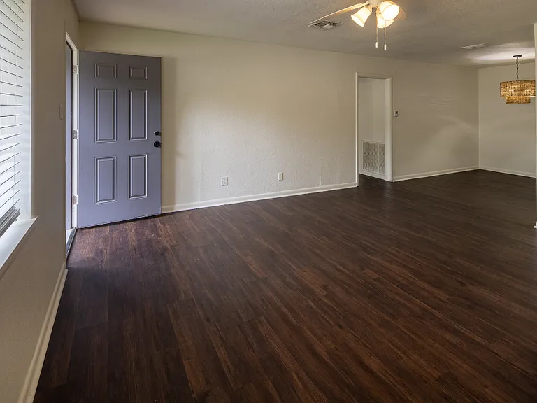 2521 Bateman Ave — Photo 4