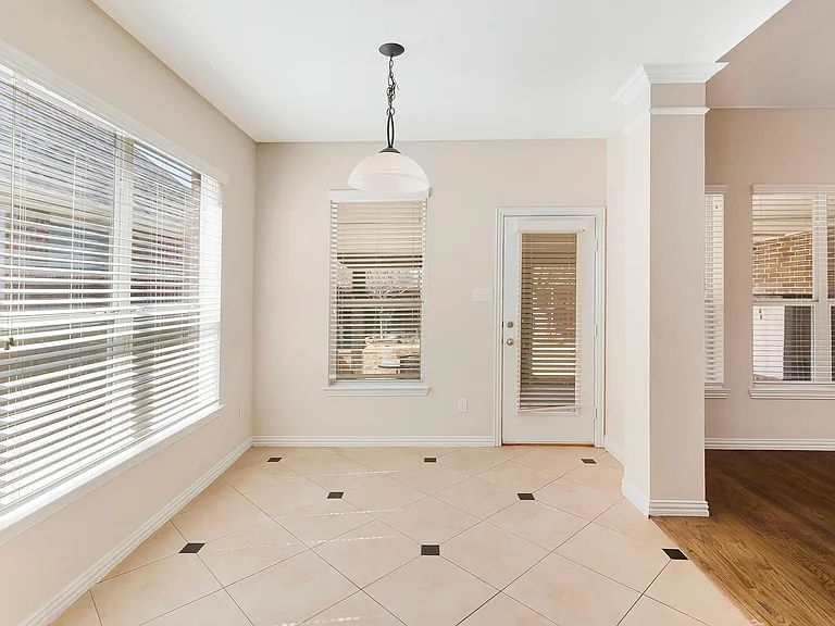 4908 Rushden Rd — Photo 24