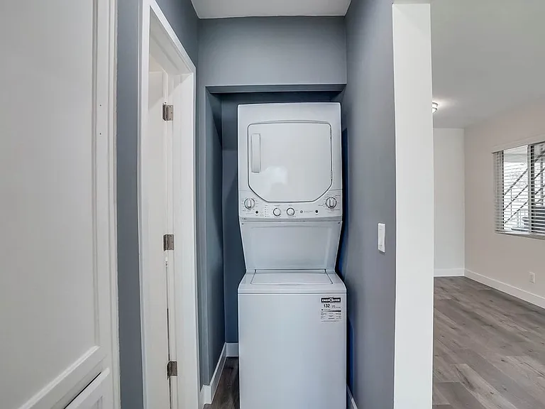 Secure, Stylish Property Near Leimert Park & Baldwin Hills — Photo 21