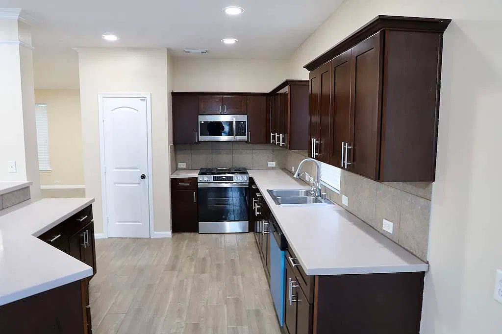 5 bed, 2983 sqft, $2,350 — Photo 3