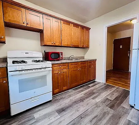 2 bed, 1000 sqft, $2,425 — Photo 1