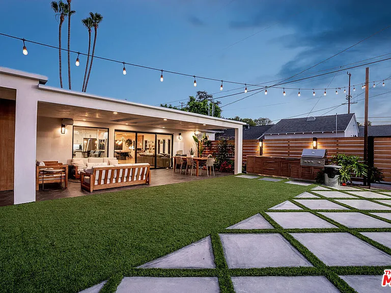 22745 Erwin St — Photo 17