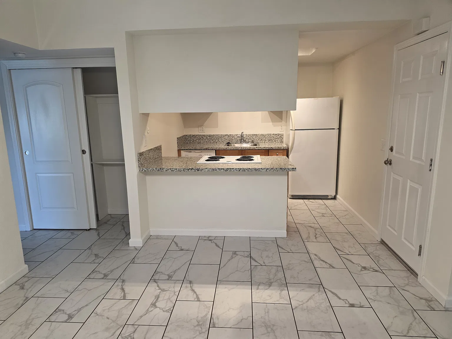 2 bed, 1000 sqft, $2,200 — Photo 3