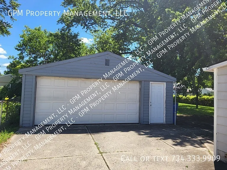 23378 Cunningham Ave — Photo 2