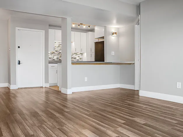 3 bed, 1274 sqft, $2,100 — Photo 2