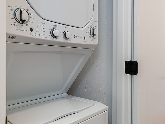 3rd image of 40 Chelsea St #3