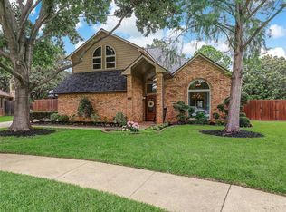 2800 Scarborough Ct, Grapevine, TX 76051