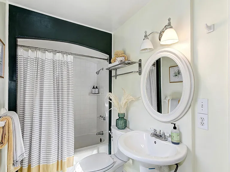 5210 J St — Photo 25
