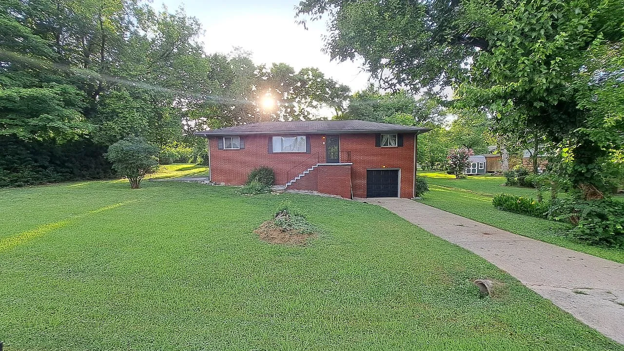 5 bed, 1.5 bath, 1935 sqft, $2,250 — Photo 1