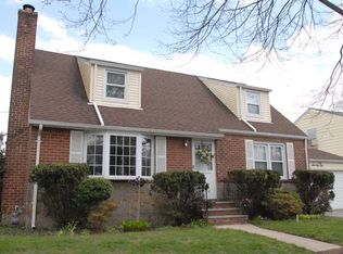 71 Raff Ave, Floral Park, NY 11001