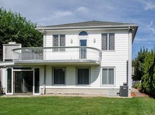 8 Maverick Ct, Marblehead, MA 01945