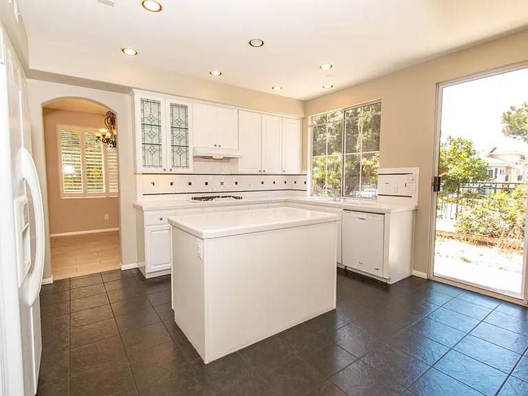 5321 Renaissance Ave — Photo 9