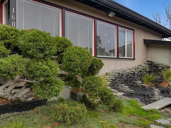 3rd image of 160 Crosby Ct