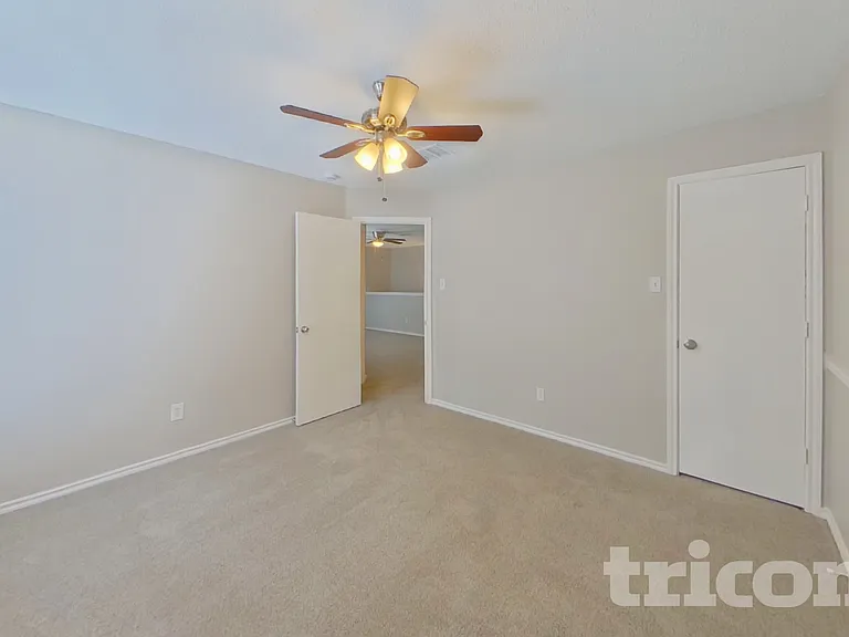 541 Gibson St — Photo 10