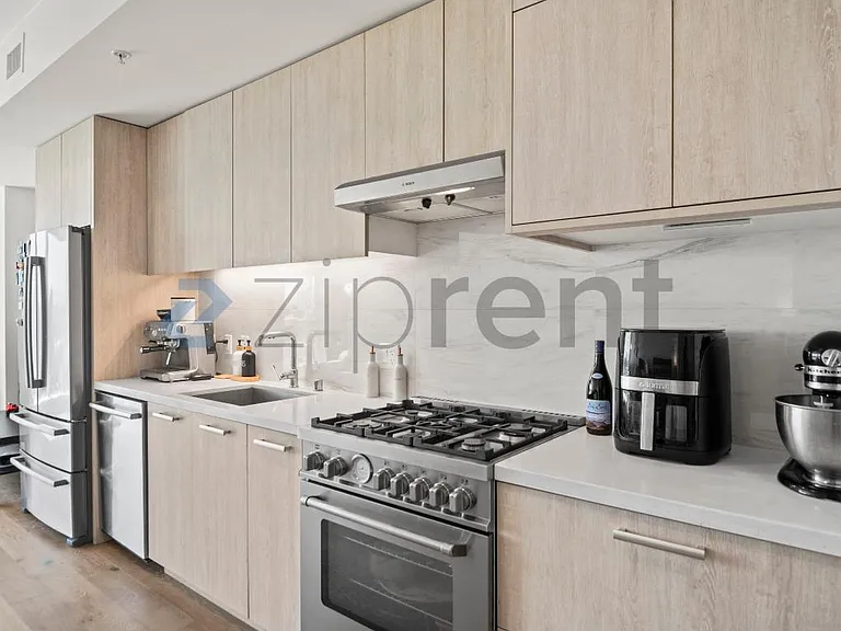 188 W Saint James St #10710 — Photo 16