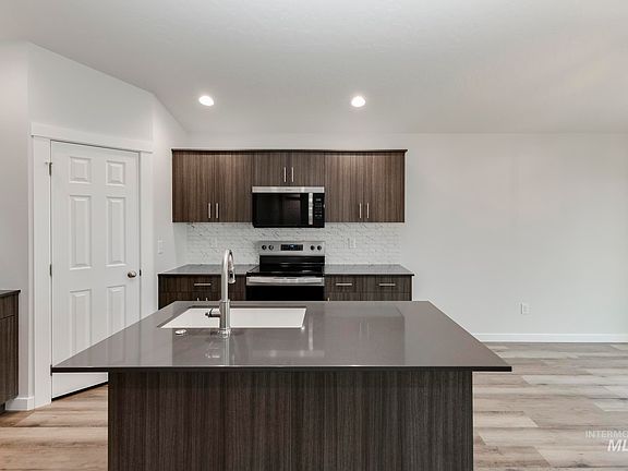 4th image of 3030 E Mossy Creek Dr