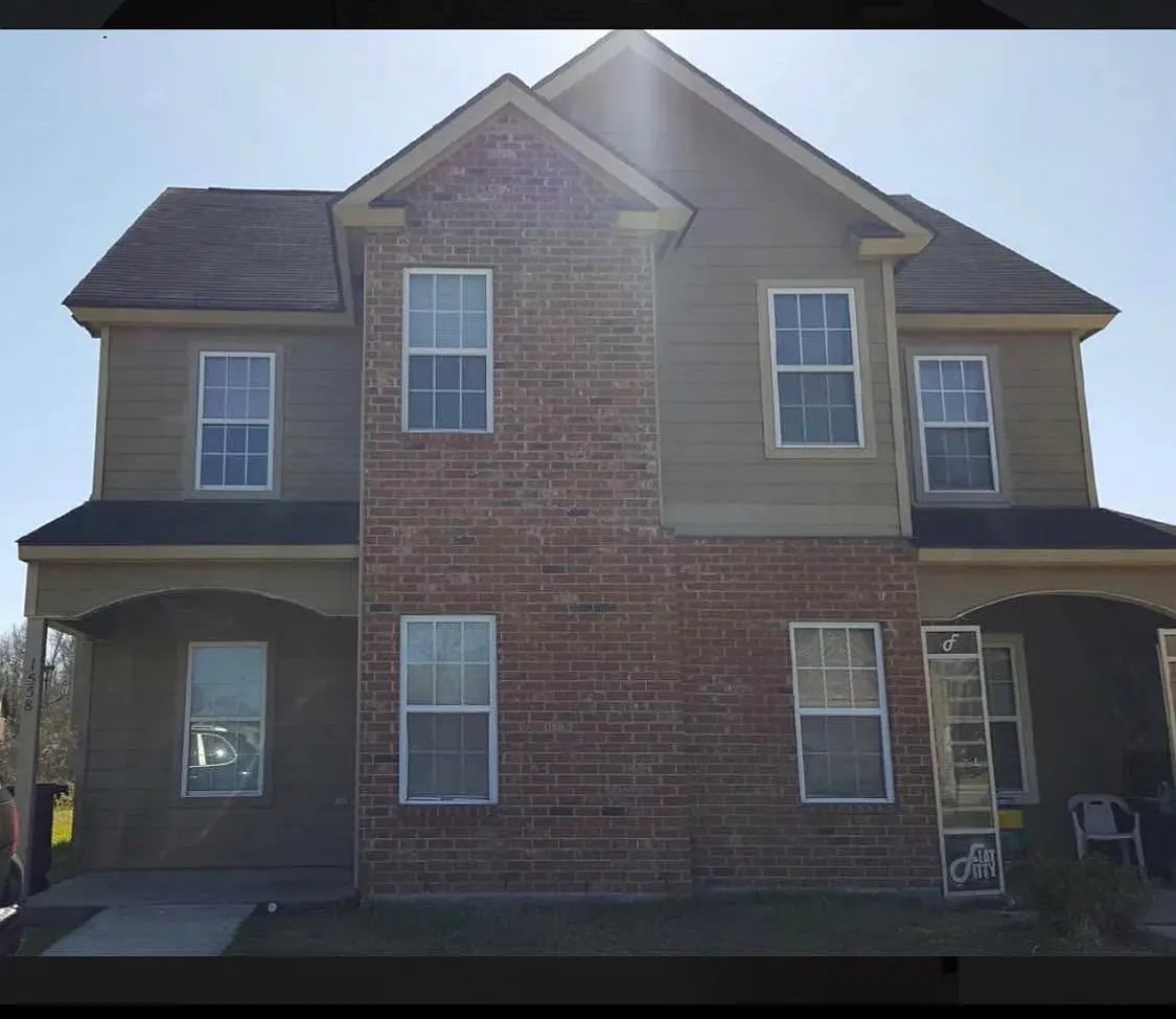 4 bed, 1400 sqft, $1,400 — Photo 1