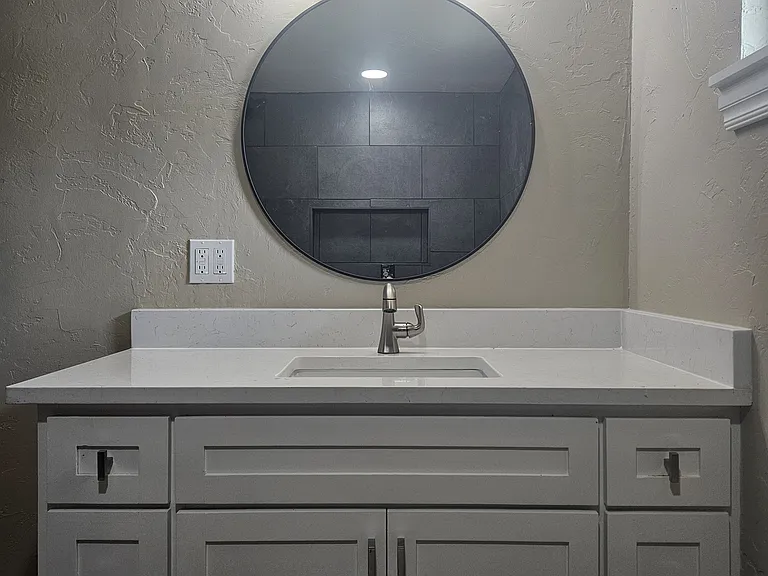 208 S Grand Ave — Photo 11