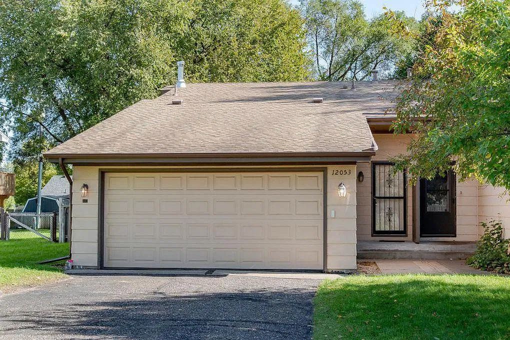 12053 Round Lake Blvd NW — Photo 2