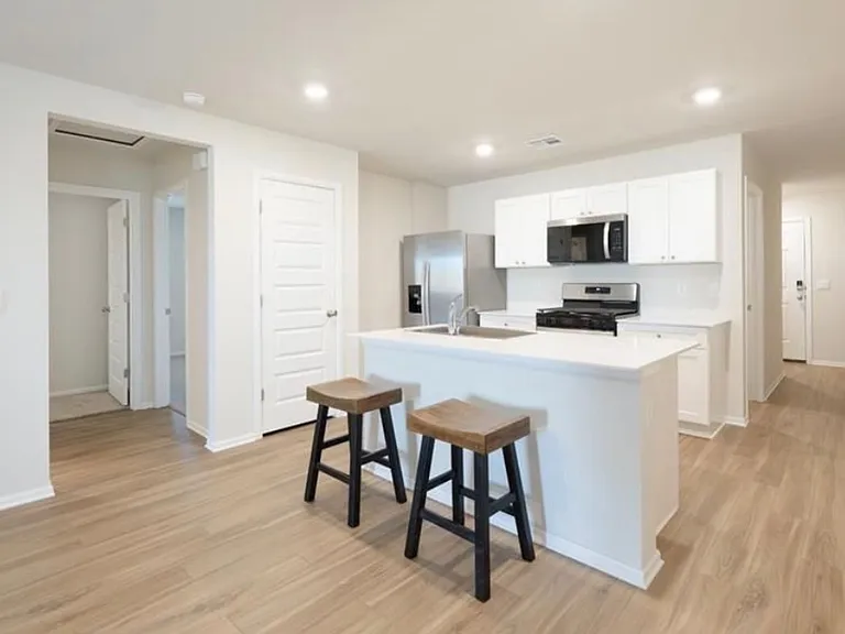 560 Saint Charles Pl — Photo 2