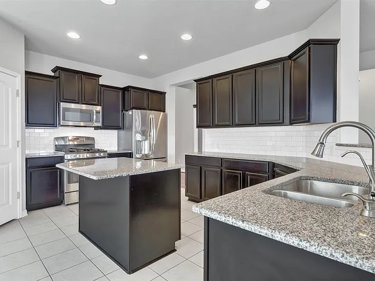 131 Desert Rose Dr — Photo 7
