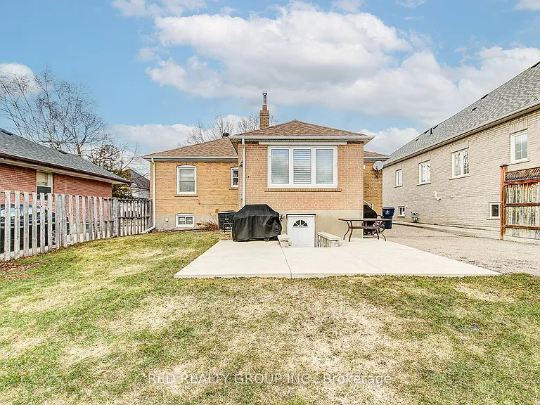 81 Grovedale Ave — Photo 9