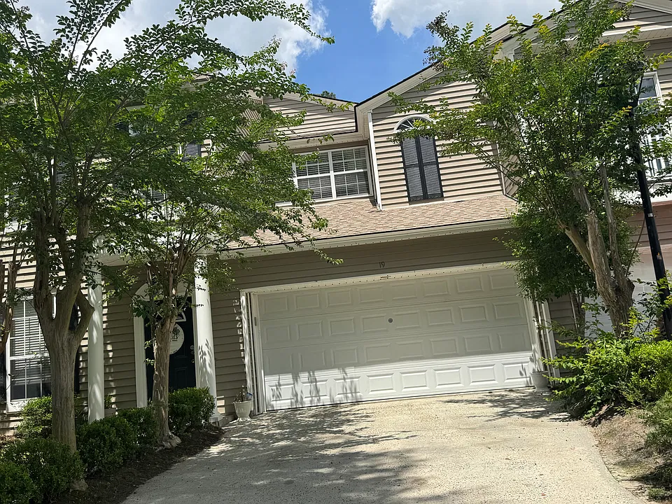 2502B Jerry Jones Dr #19