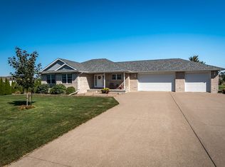 2431 Sunflower Rdg, Muscatine, IA 52761