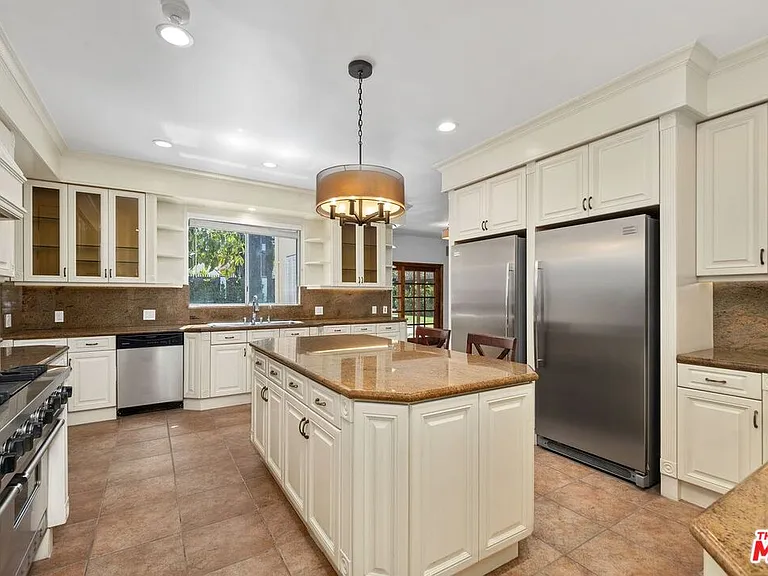 517 N Elm Dr — Photo 21