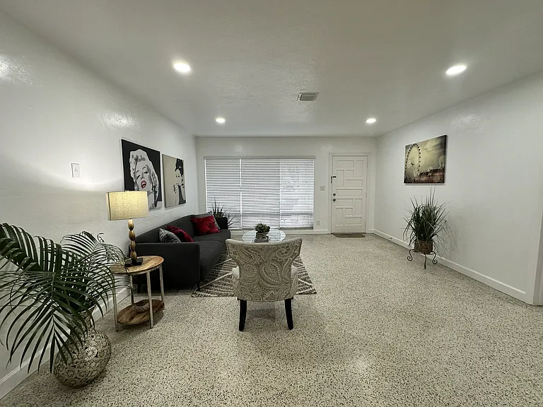 950 E Dayton Cir — Photo 5