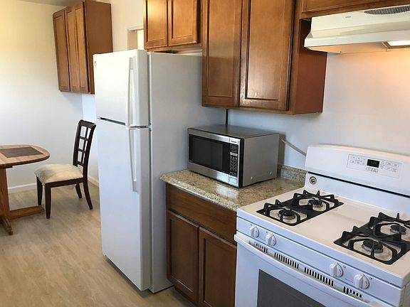 3rd image of 710 Amador St
