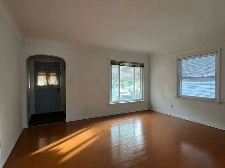 11215 Langton Ave — Photo 7