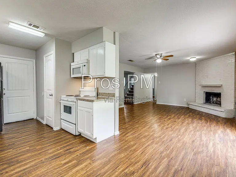 12129 Spring Branch Dr — Photo 4
