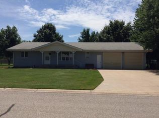 211 W Walnut St, Moundridge, KS 67107