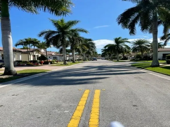 8491 NW 40th St, Hollywood, FL 33024