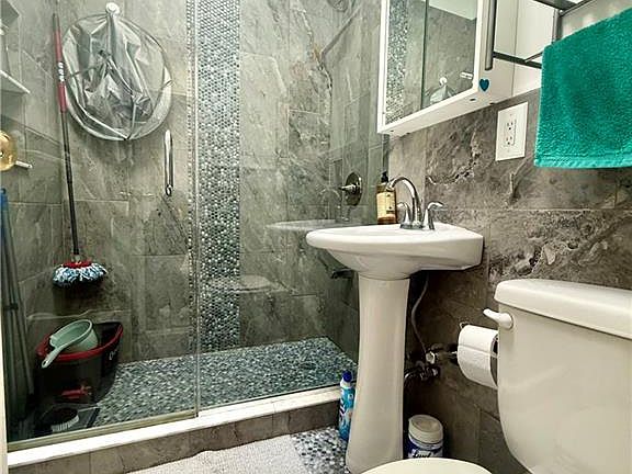 3rd image of 1093 Shore Pkwy #2B
