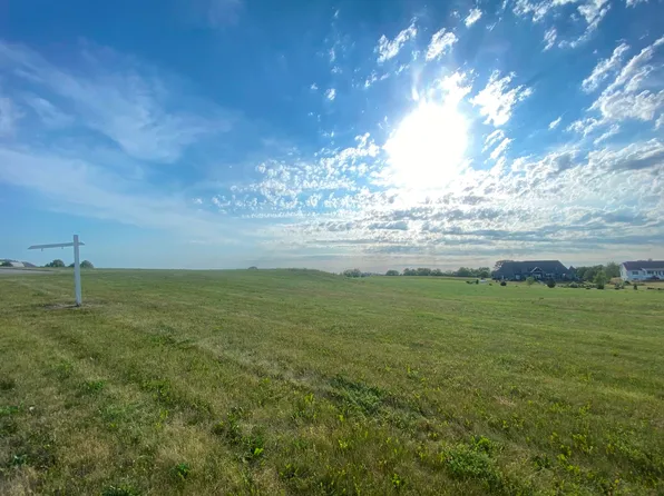 8737 Buck Ct, Yorkville, IL 60560