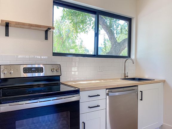 2nd image of 452 Calle Arroyo #2