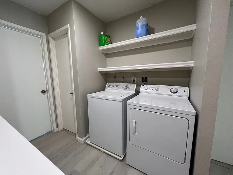 2188 Luz Ave — Photo 15